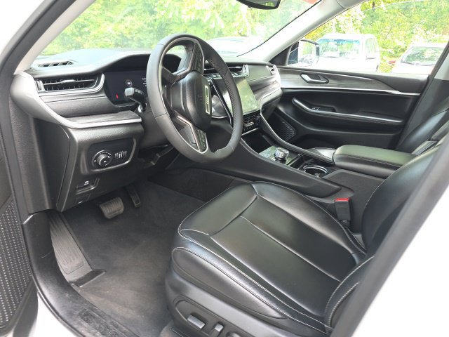 Used 2023 Jeep Grand Cherokee L Limited AWD/4WD image 5