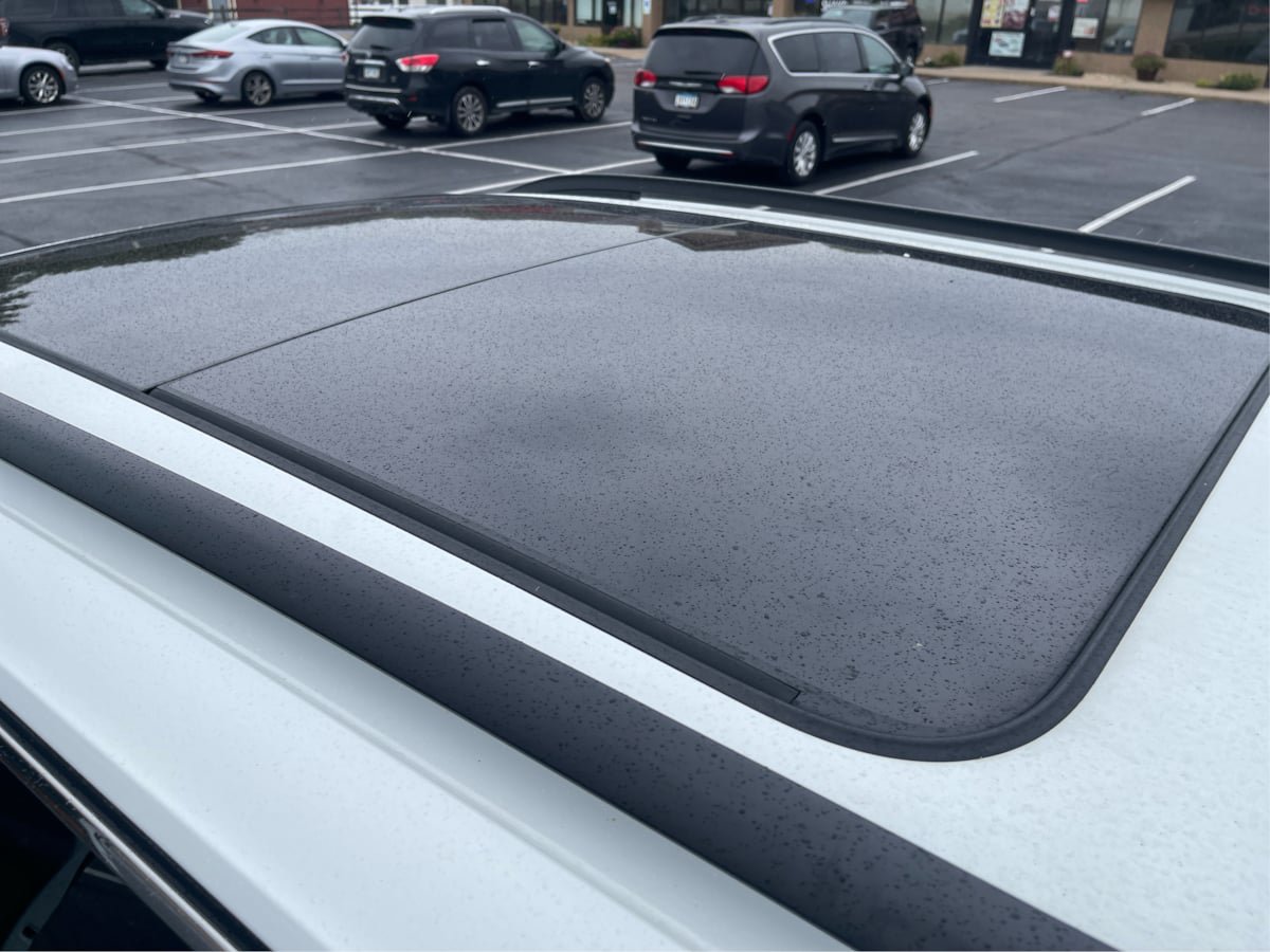 Used 2018 Volkswagen Tiguan SE w/ Panoramic Sunroof Package AWD/4WD image 11