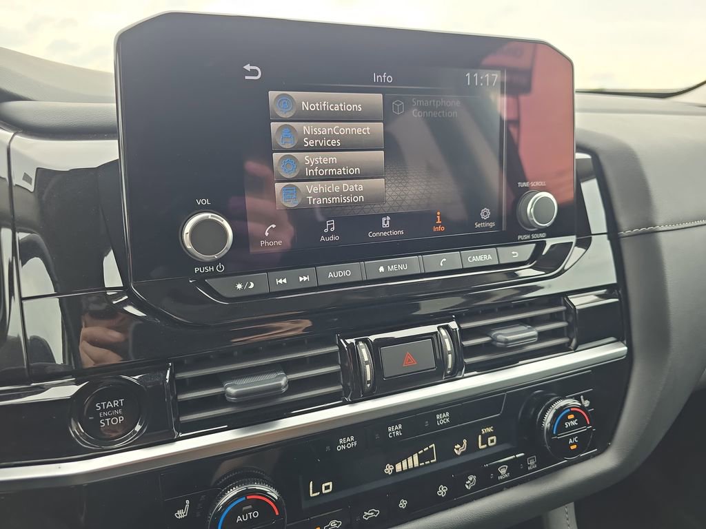 Used 2025 Nissan Pathfinder SV FWD image 23