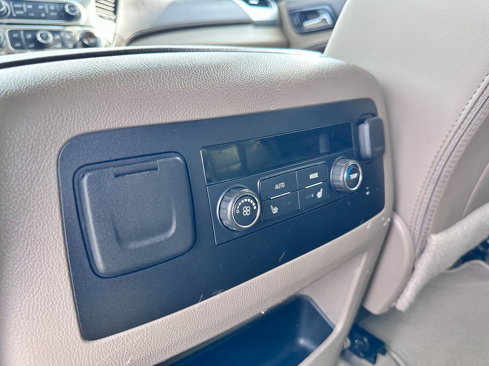 Used 2019 Chevrolet Tahoe Premier RWD image 34