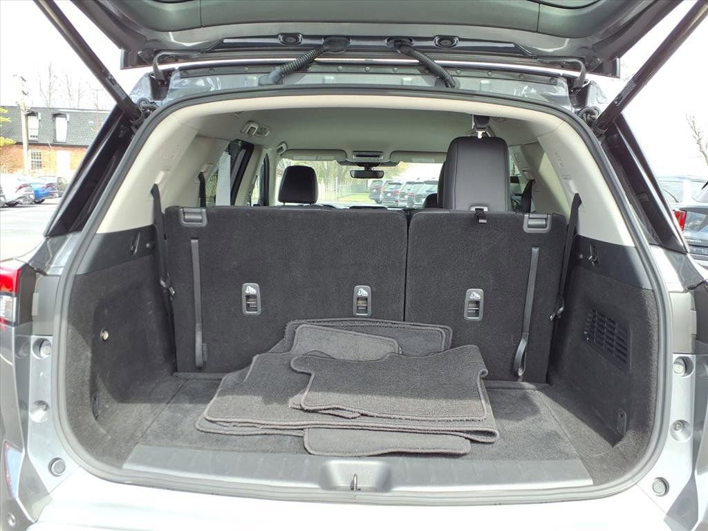 Used 2025 Nissan Pathfinder SL image 25