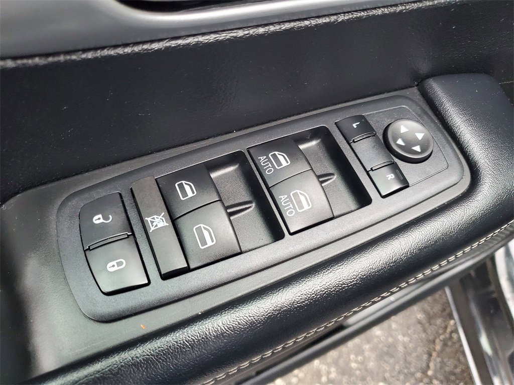 Used 2019 Chrysler Pacifica Touring Plus w/ S Appearance Package image 9