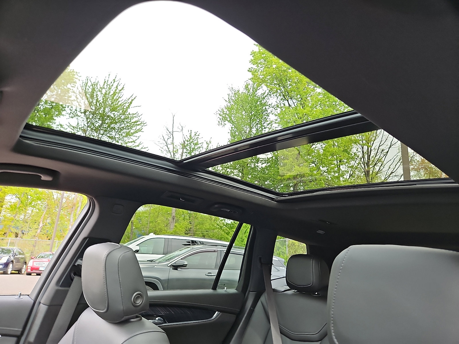 Used 2022 Cadillac XT6 Premium Luxury w/ LPO, Floor Liner Package AWD/4WD image 14