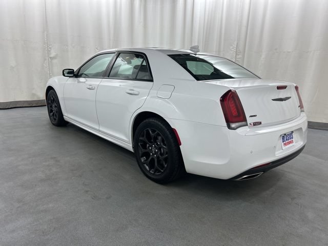 Used 2023 Chrysler 300 Touring L w/ Popular Equipment Group AWD/4WD image 4
