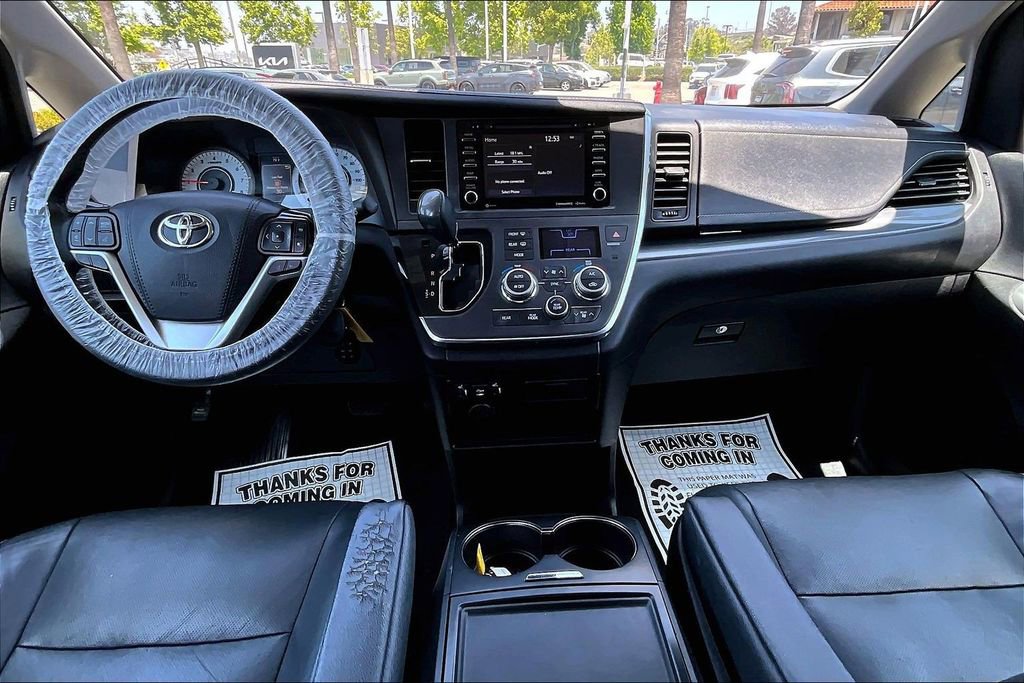 Used 2019 Toyota Sienna SE FWD image 11