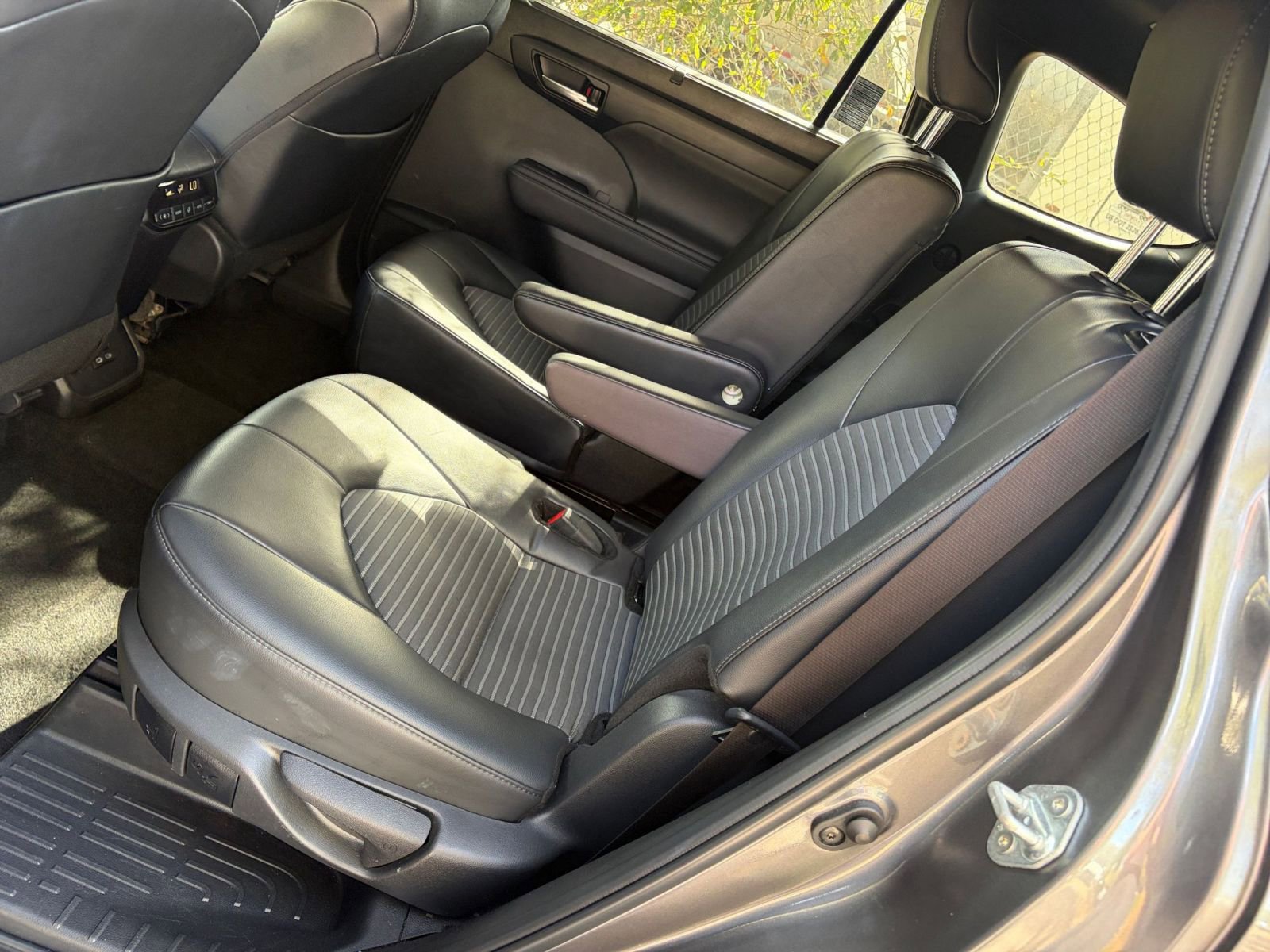 Used 2024 Toyota Highlander XSE image 24