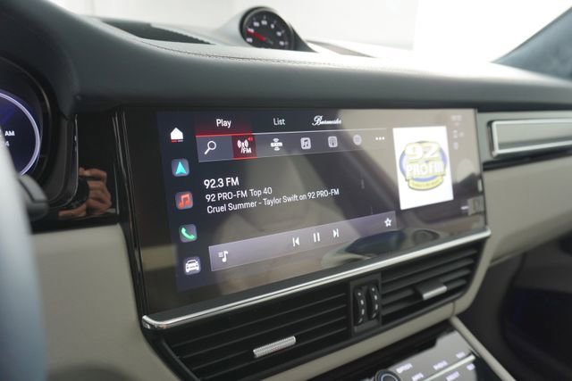 Used 2022 Porsche Cayenne Turbo image 19