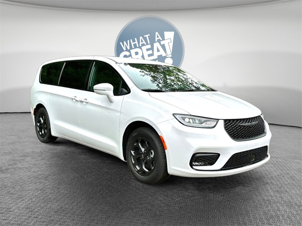 New 2022 Chrysler Pacifica Touring-L w/ S Appearance Package image 1