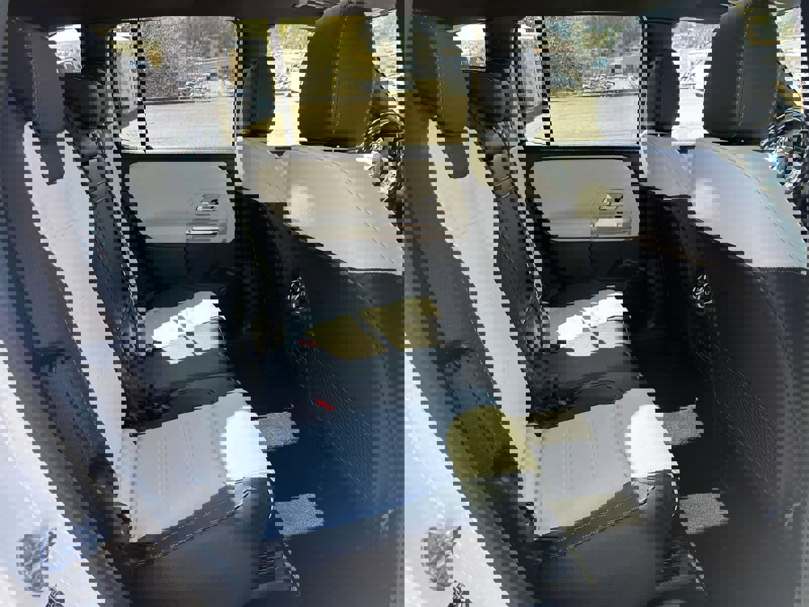 Used 2021 Mercedes-Benz GLB 250 4MATIC image 13