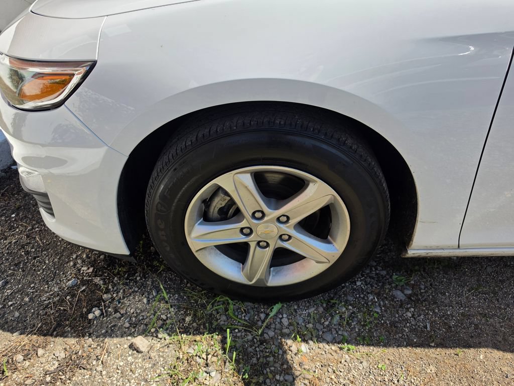 Used 2023 Chevrolet Malibu LS w/ Driver Confidence Package FWD image 3