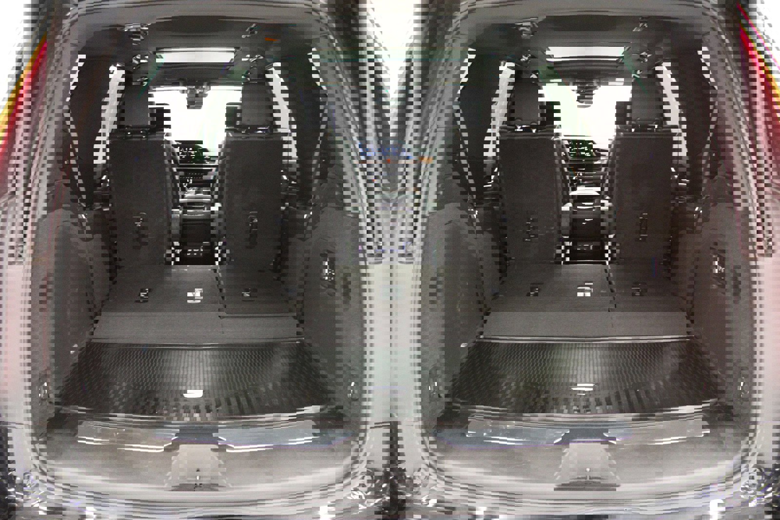 Used 2023 Cadillac Escalade Premium Luxury w/ Performance Package image 10