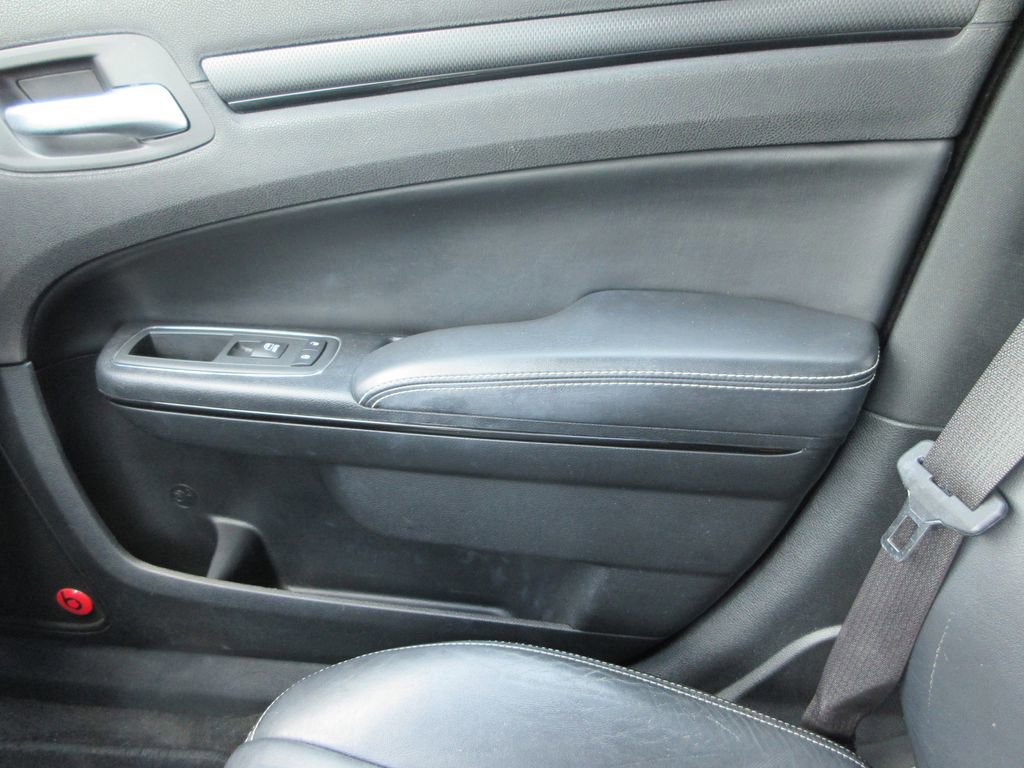 Used 2014 Chrysler 300 S image 31