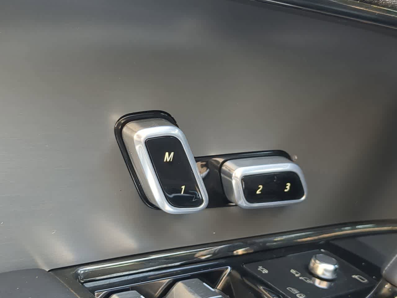 Used 2025 Land Rover Range Rover Sport SE image 17