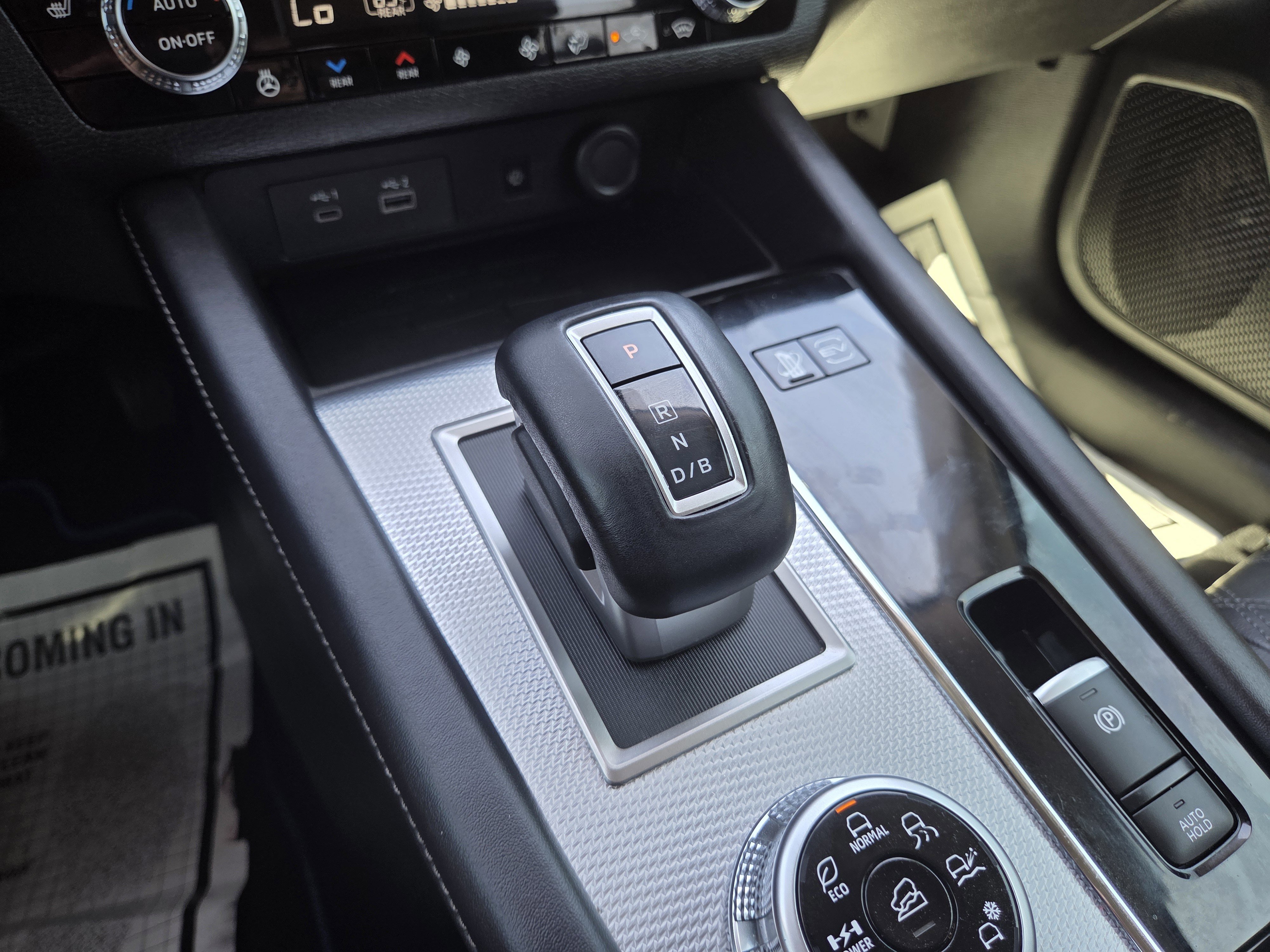 Used 2024 Mitsubishi Outlander SEL Black Edition image 33