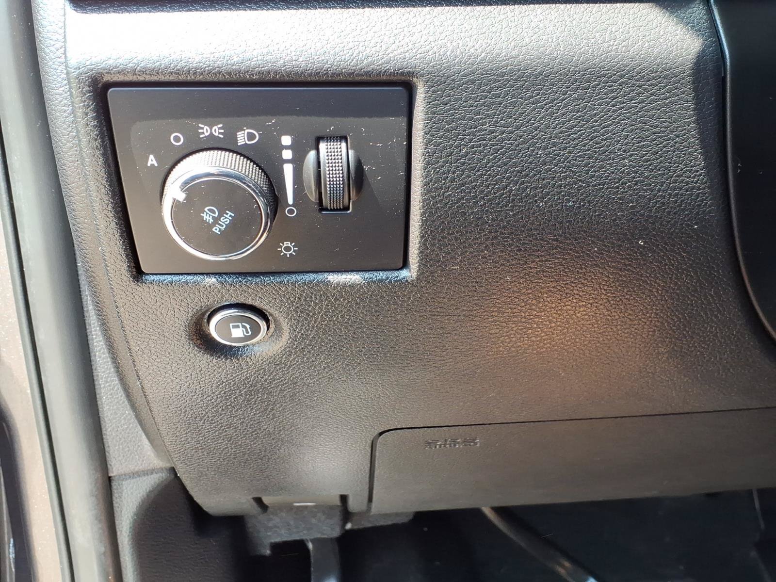 Used 2020 Jeep Grand Cherokee Altitude AWD/4WD image 18