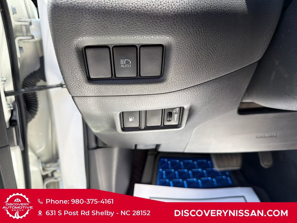 Used 2019 Toyota C-HR XLE FWD image 14
