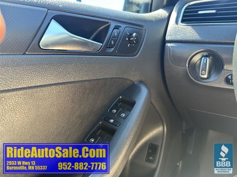 Used 2011 Volkswagen Jetta SE FWD image 34