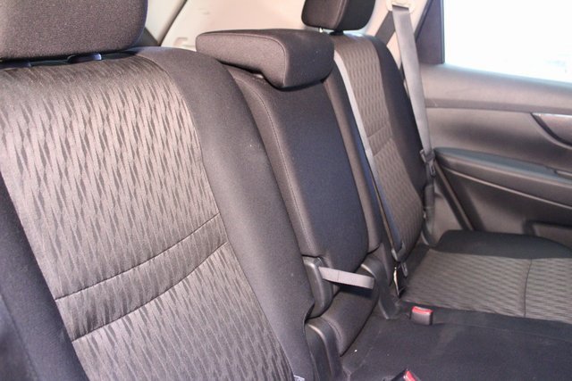 Used 2020 Nissan Rogue SV image 14