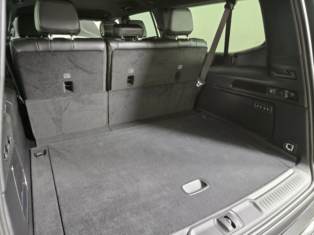 New 2025 Jeep Wagoneer L Series II w/ HD Trailer Tow Package w/25F image 13