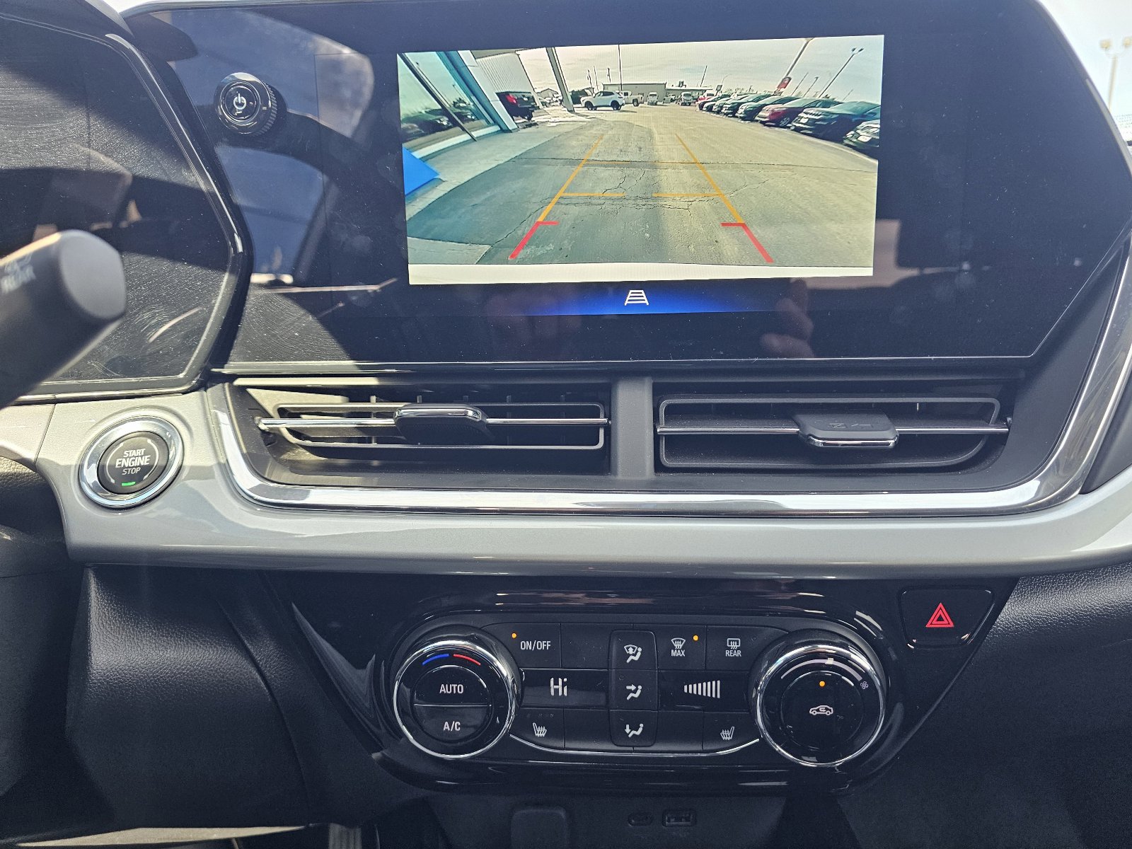 Used 2025 Chevrolet Trax LT w/ LT Convenience Package image 15