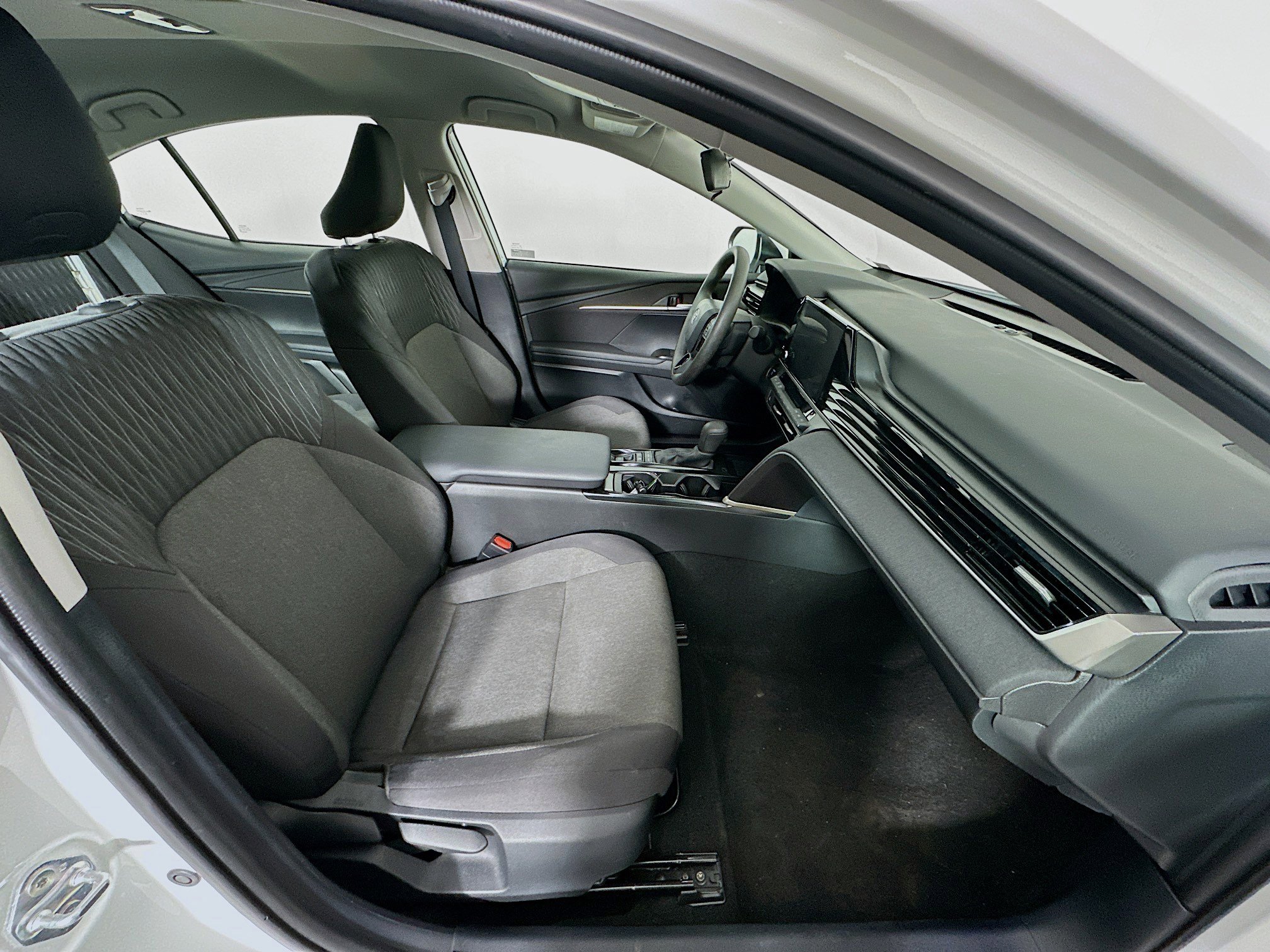 Used 2025 Toyota Camry LE image 32