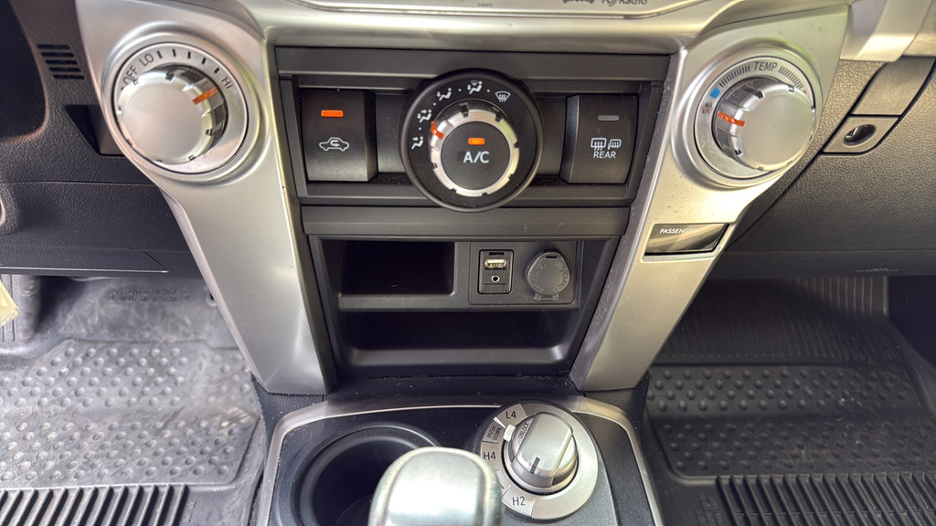 Used 2018 Toyota 4Runner SR5 Premium AWD/4WD image 27