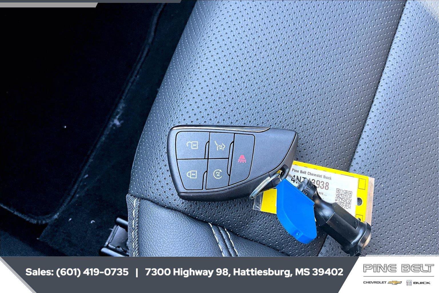 New 2027 Chevrolet Traverse LT FWD image 9