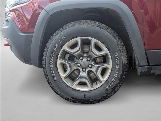 Used 2019 Jeep Cherokee Trailhawk image 9