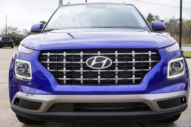 Used 2025 Hyundai Venue Limited image 3
