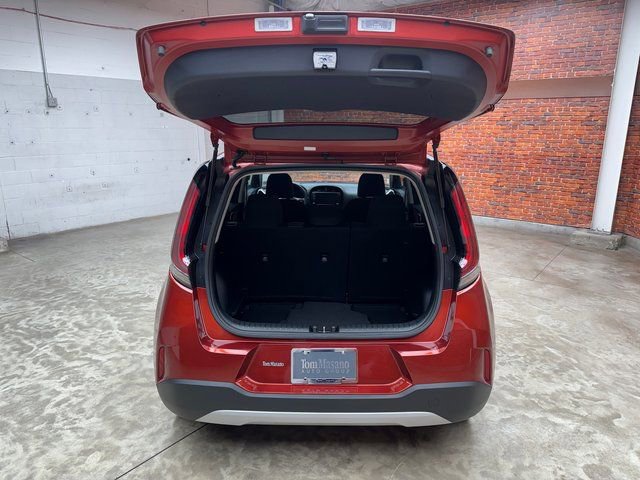 Used 2023 Kia Soul LX w/ LX Technology Package image 26