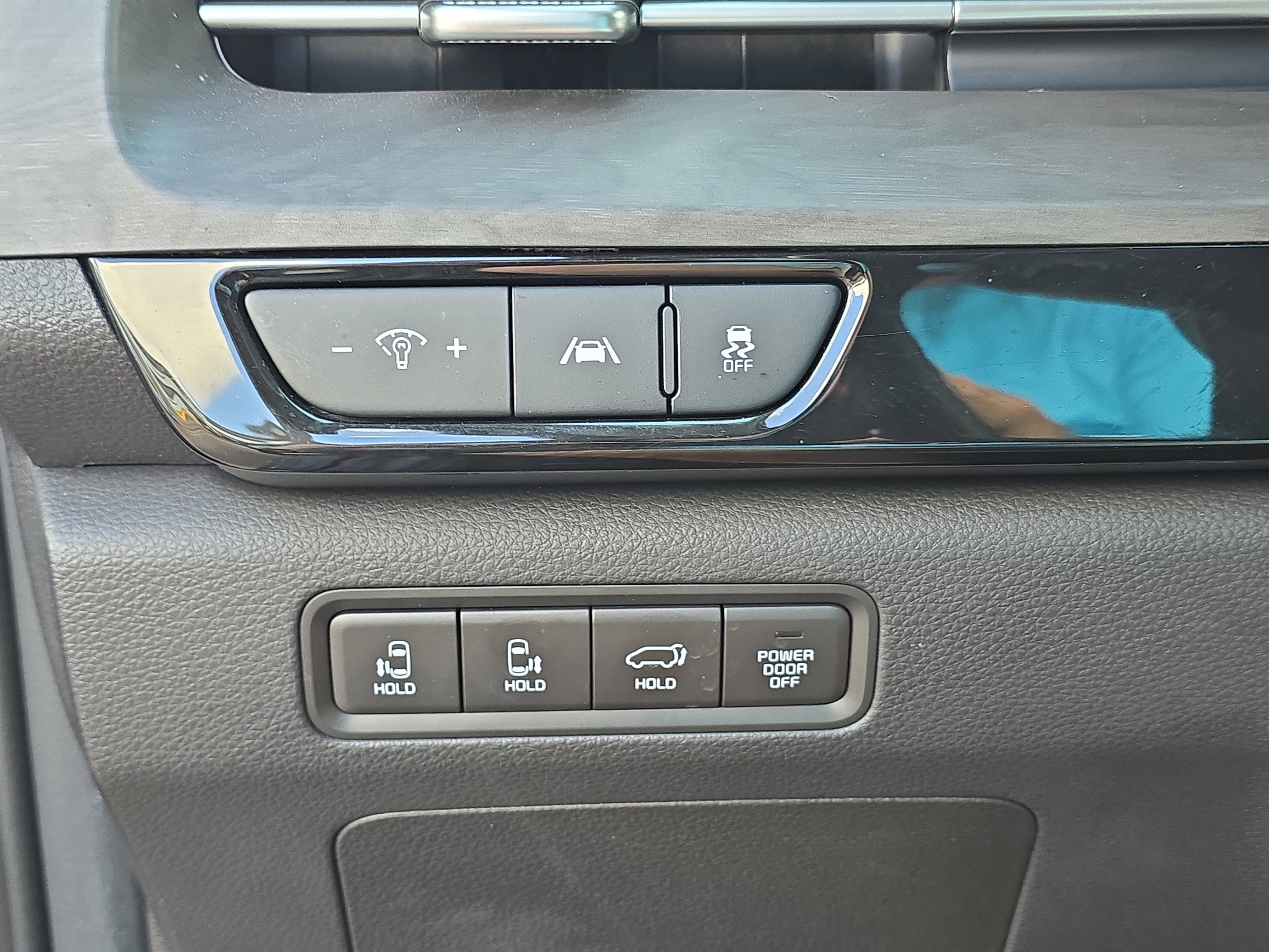 Used 2023 Kia Carnival SX FWD image 30