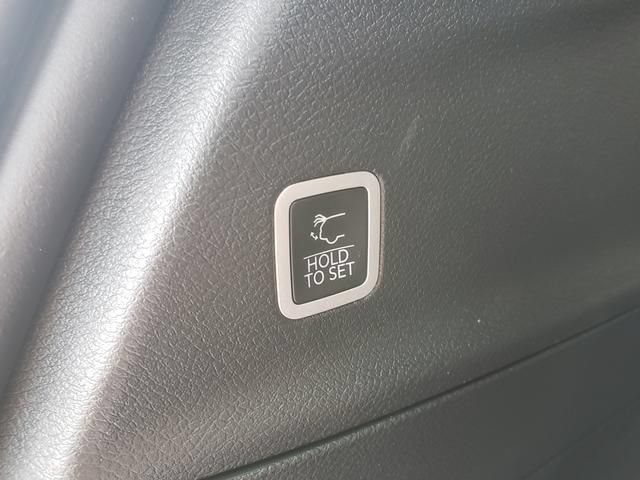 New 2027 Chrysler Pacifica Select FWD image 10