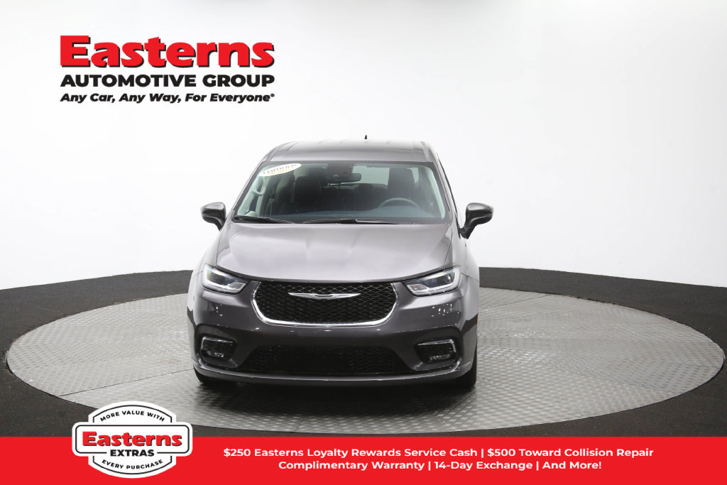 Used 2023 Chrysler Pacifica Touring-L FWD image 55