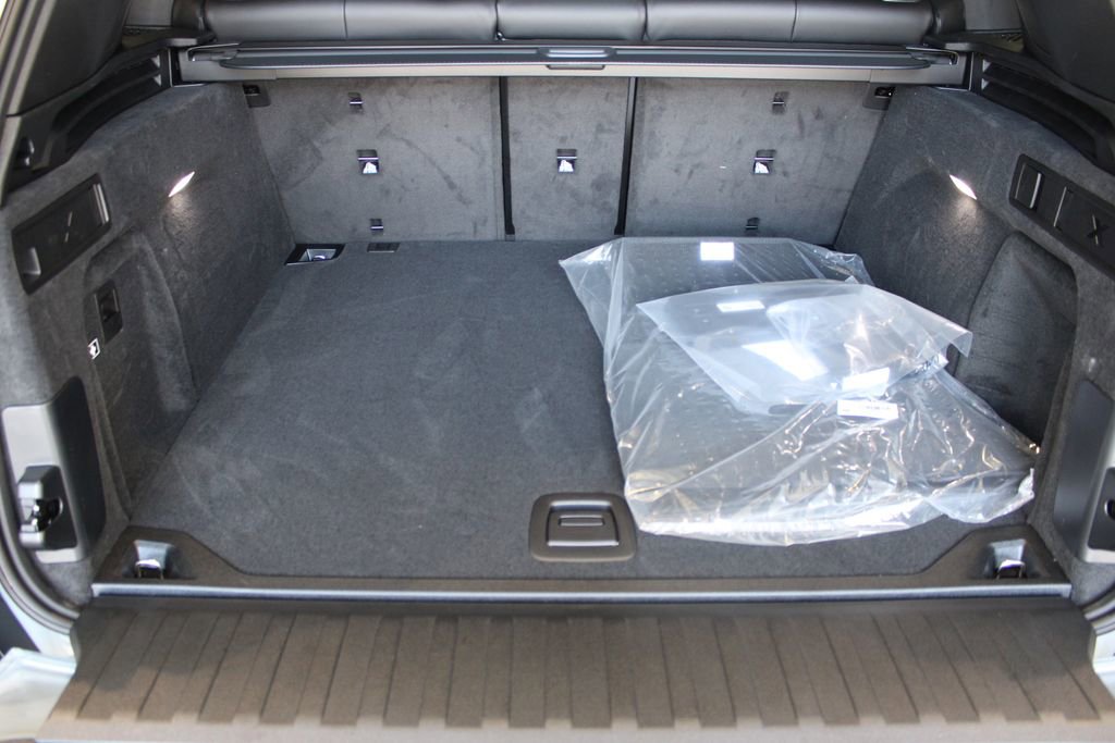 New 2026 BMW X5 M60i w/ Climate Comfort Package image 13