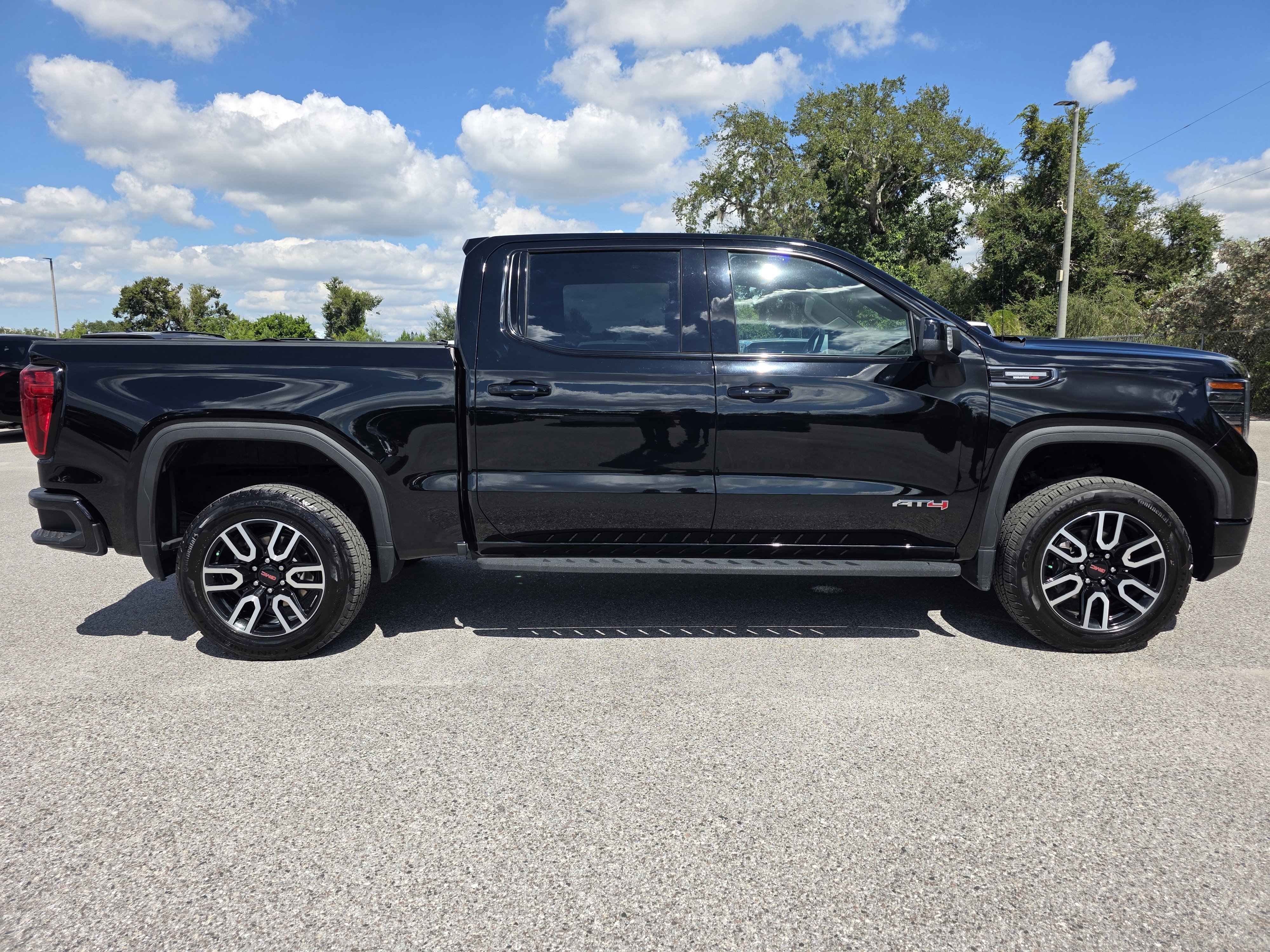 Used 2023 GMC Sierra 1500 AT4 w/ AT4 Premium Package image 3