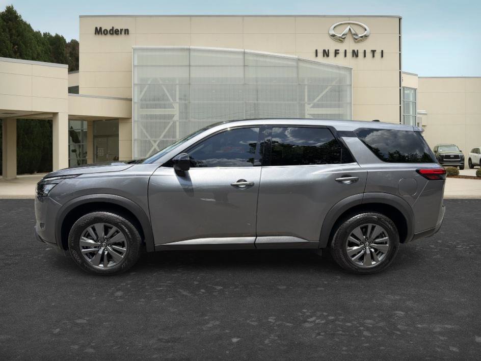 Used 2024 Nissan Pathfinder S AWD/4WD image 7