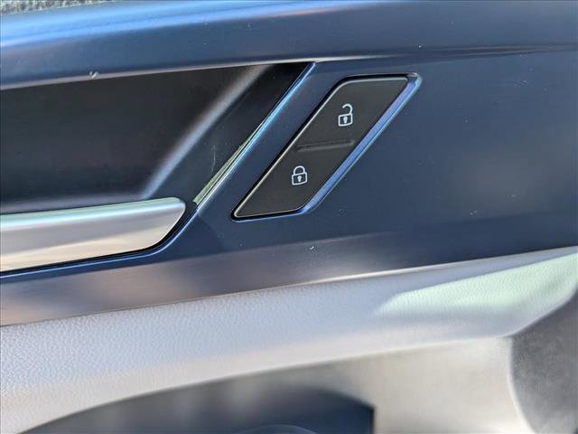 Used 2022 Volkswagen Taos SE w/ Panoramic Sunroof Package image 29