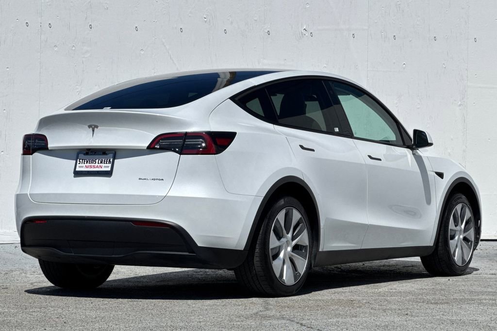 Used 2023 Tesla Model Y Long Range AWD/4WD image 3