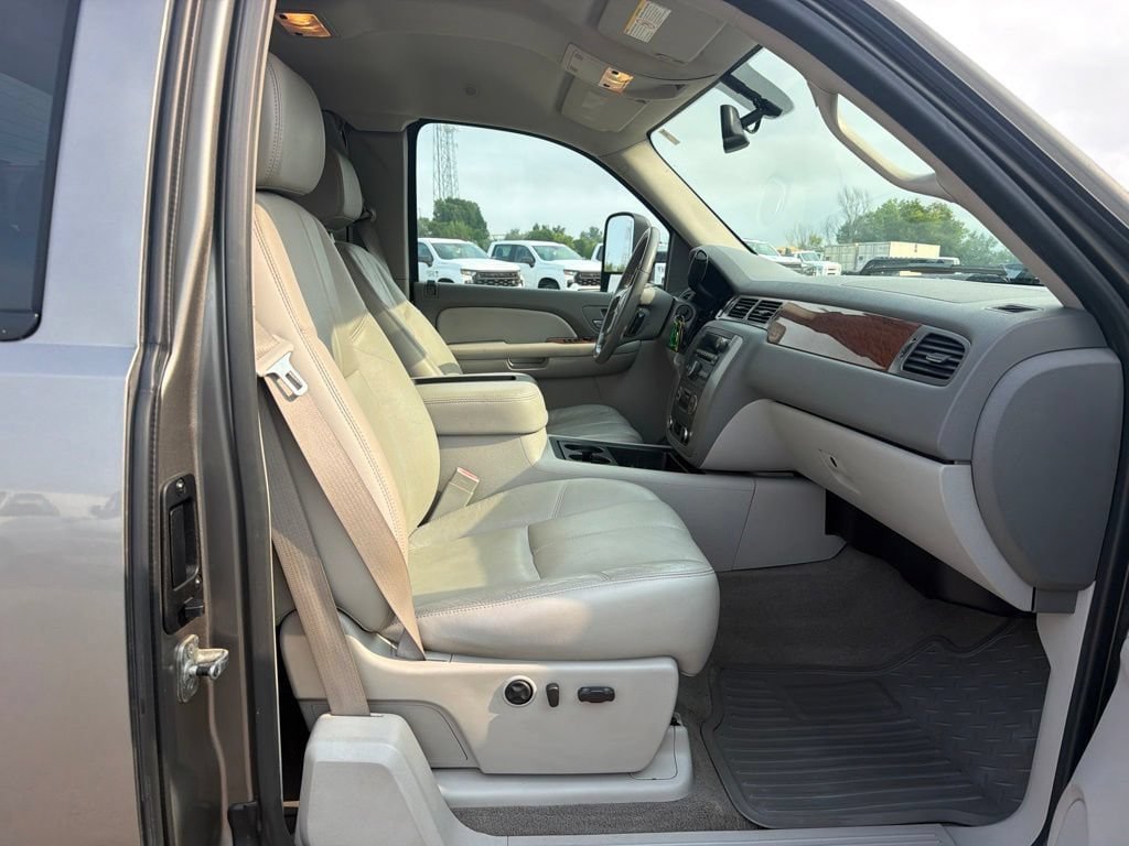 Used 2008 GMC Sierra 3500 SLT w/ EZ-Lift Tailgate Package RWD image 24
