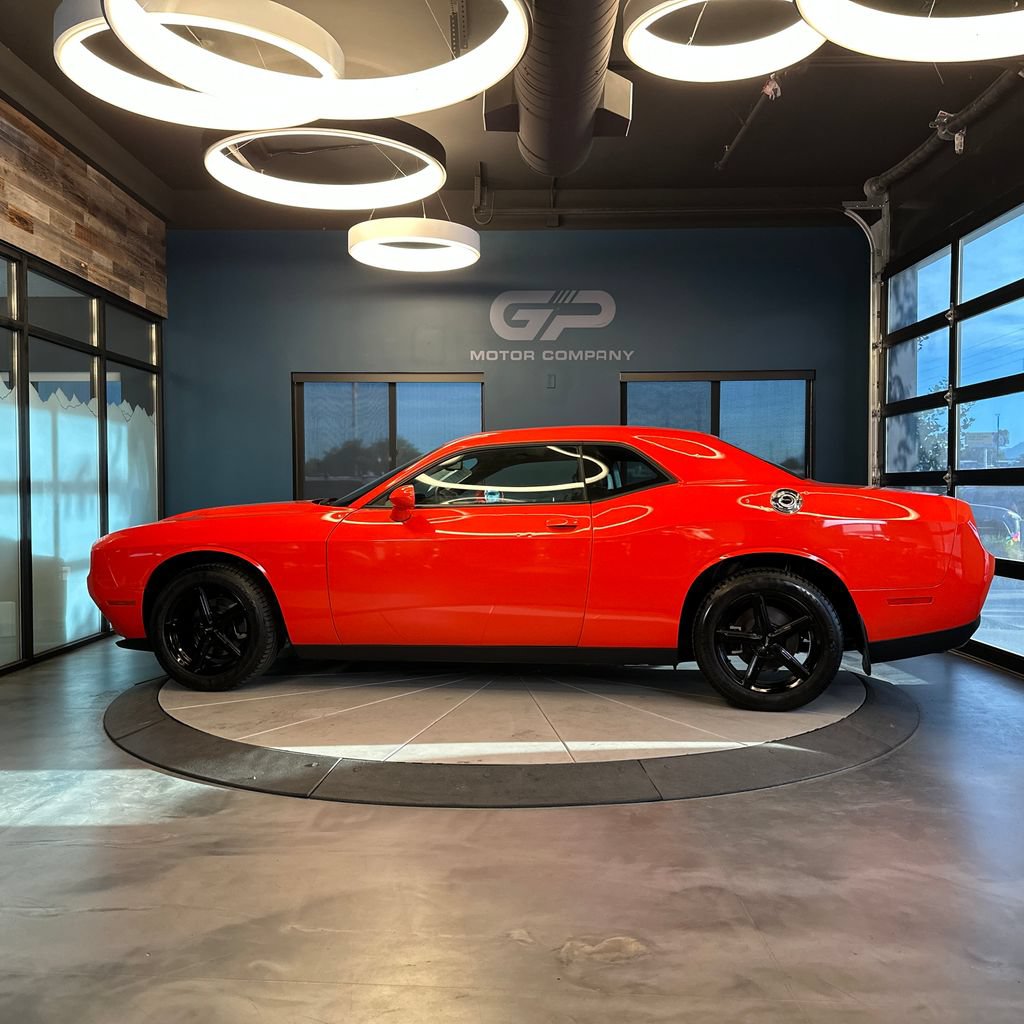 Used 2016 Dodge Challenger SXT RWD image 6