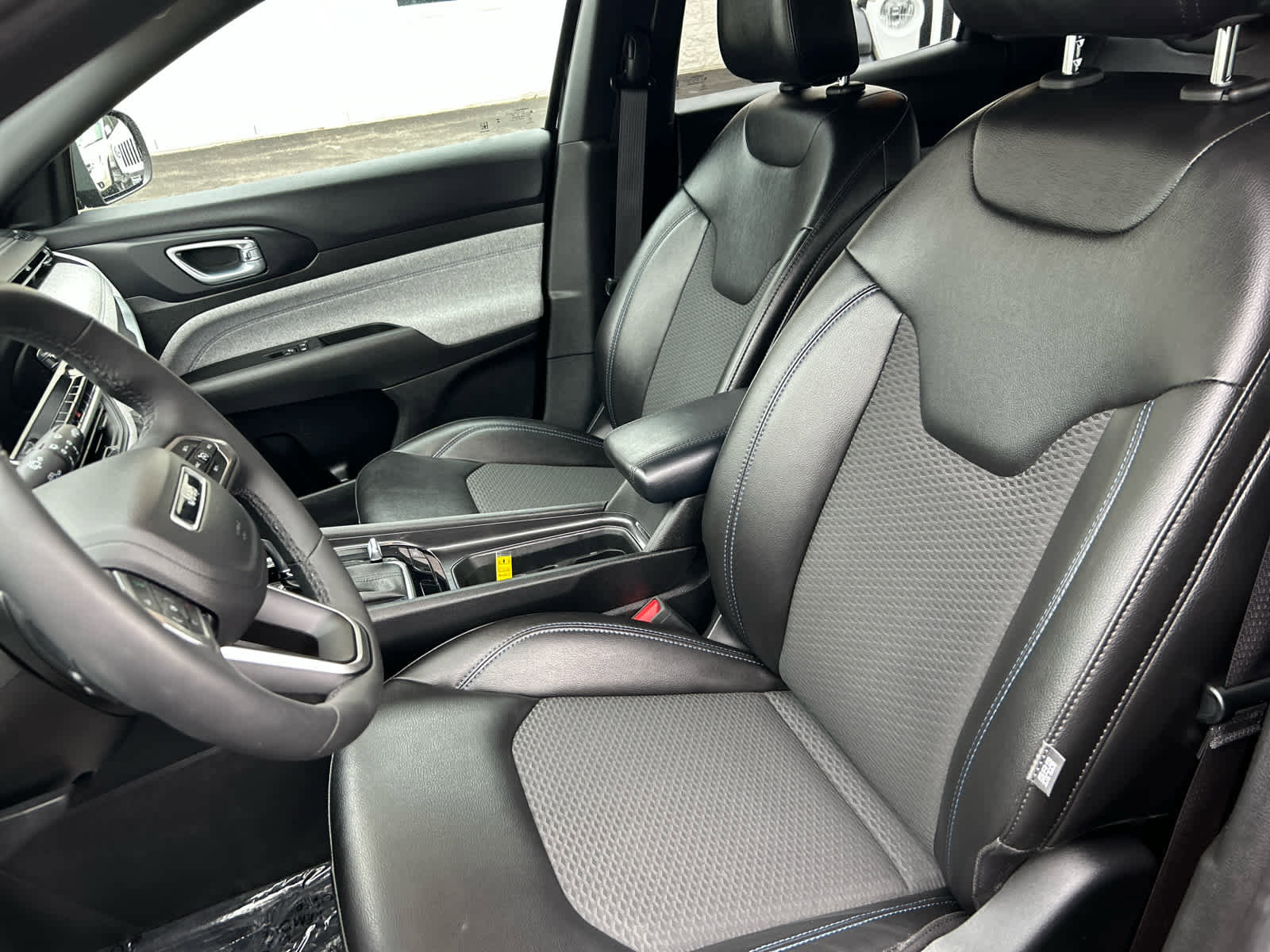 Used 2023 Jeep Compass Latitude w/ Convenience Group image 12