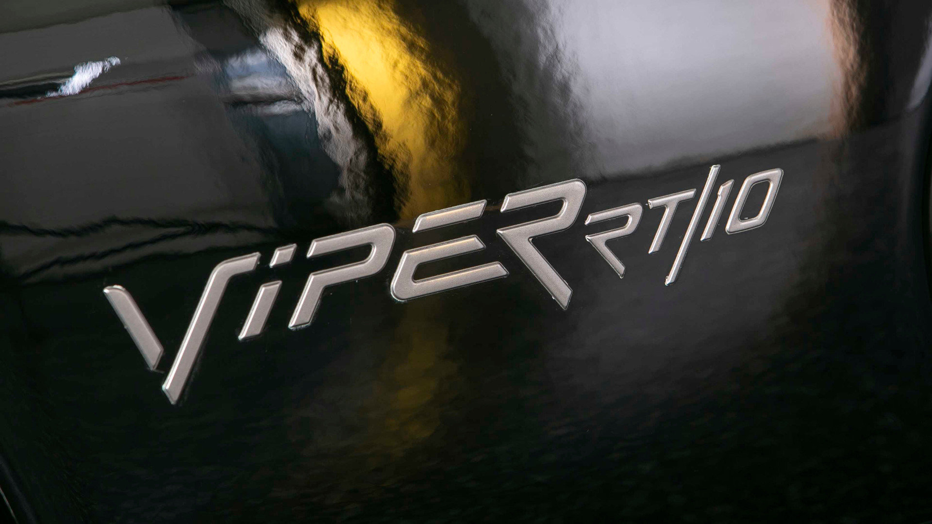 Used 1995 Dodge Viper RT/10 image 18