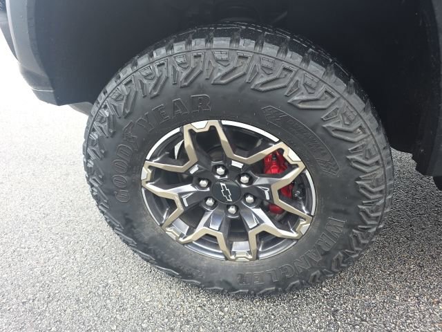 Used 2023 Chevrolet Colorado ZR2 w/ ZR2 Convenience Package III image 11