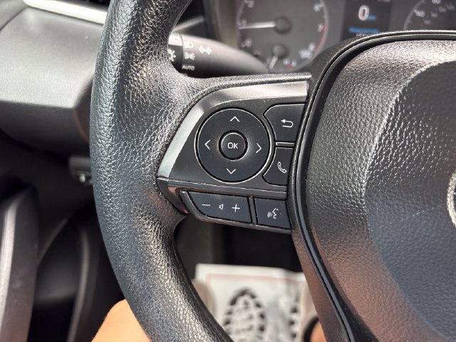 Used 2025 Toyota Corolla LE FWD image 11