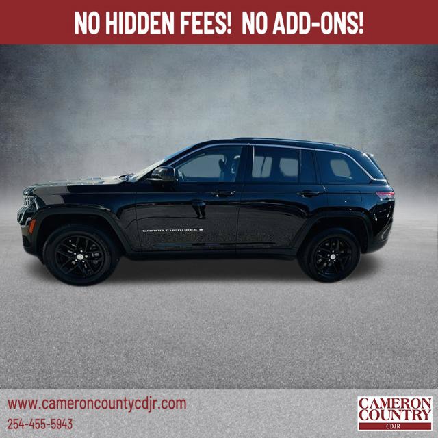 Used 2023 Jeep Grand Cherokee Laredo w/ Luxury Tech Group I RWD image 4