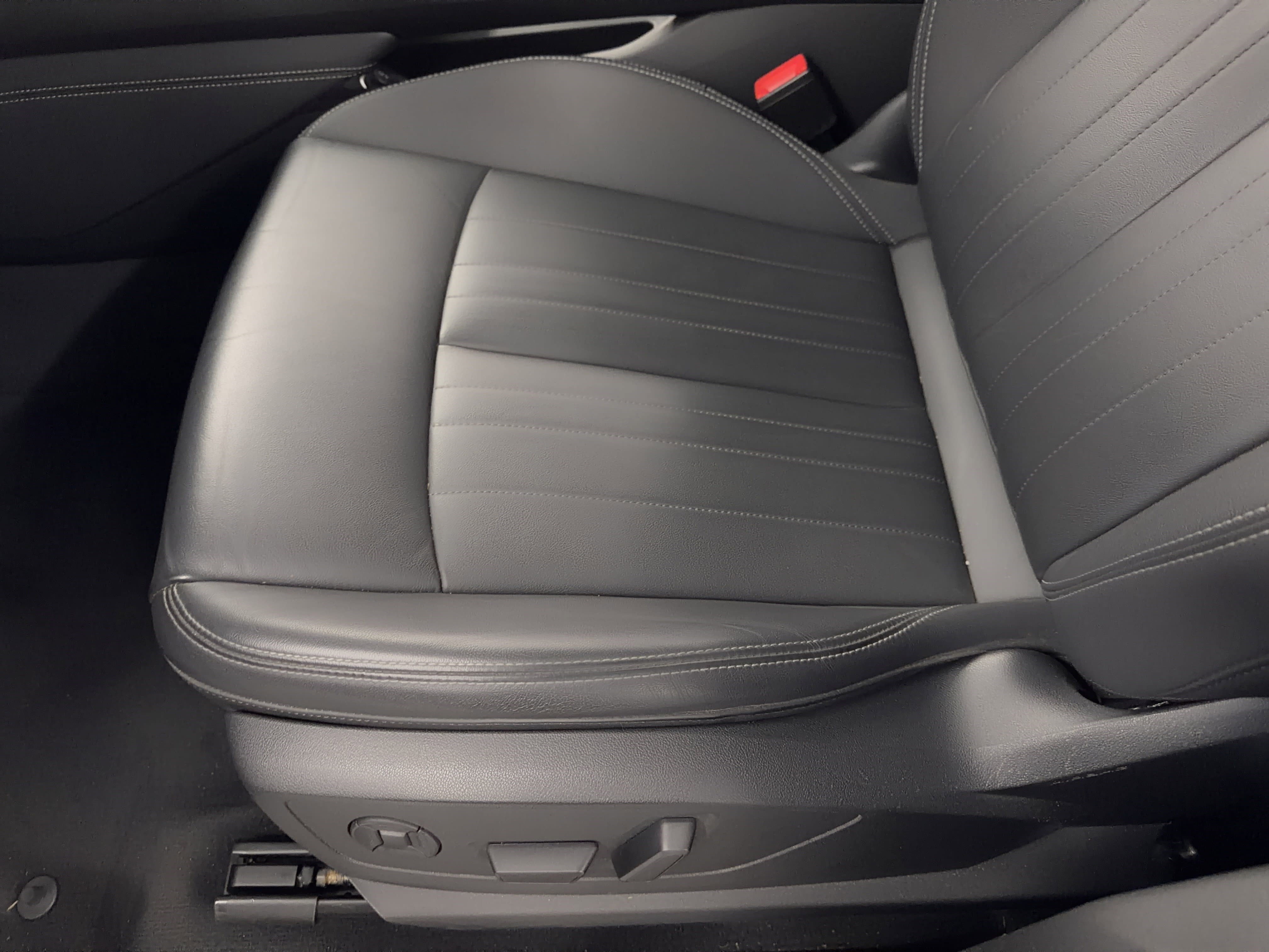 Used 2023 Audi e-tron Premium w/ Convenience Plus Package image 16