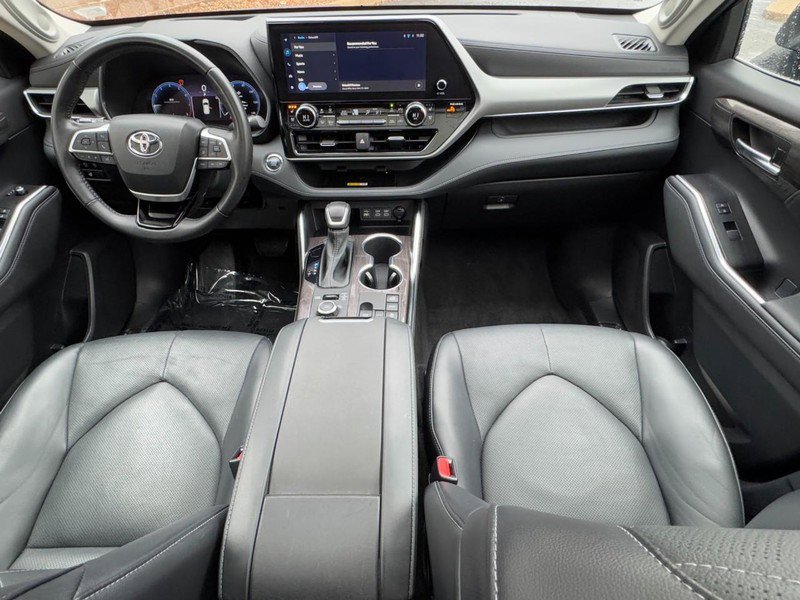 Used 2023 Toyota Highlander image 12