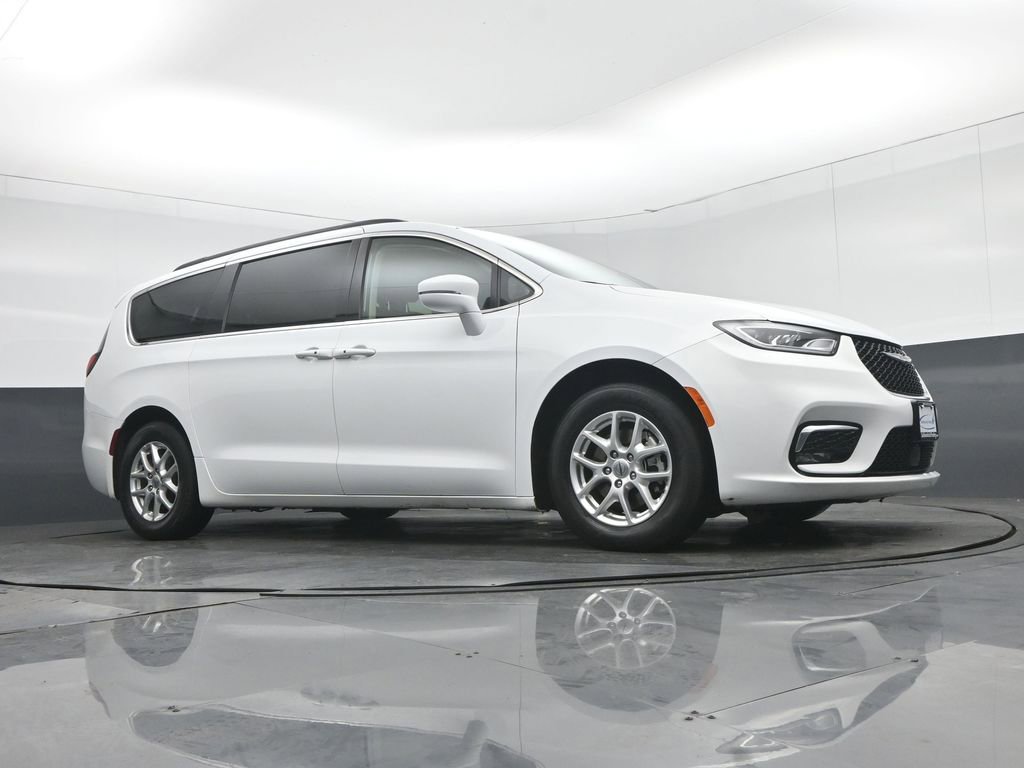 Used 2022 Chrysler Pacifica Touring-L image 70