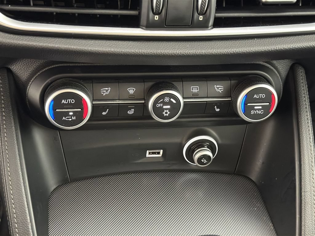Used 2018 Alfa Romeo Stelvio Ti Sport AWD/4WD image 21