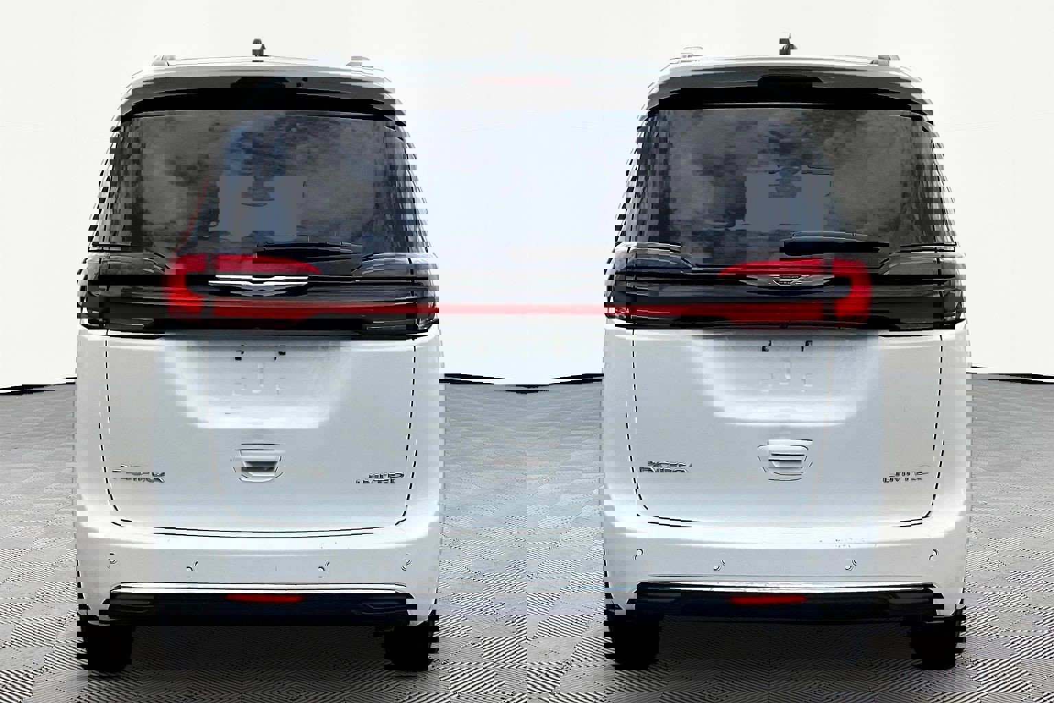 Used 2023 Chrysler Pacifica Limited image 5